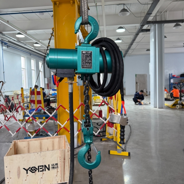 8噸雙重固定氣動葫蘆 HQ8環(huán)鏈運行式風(fēng)動葫蘆 安全作業(yè)